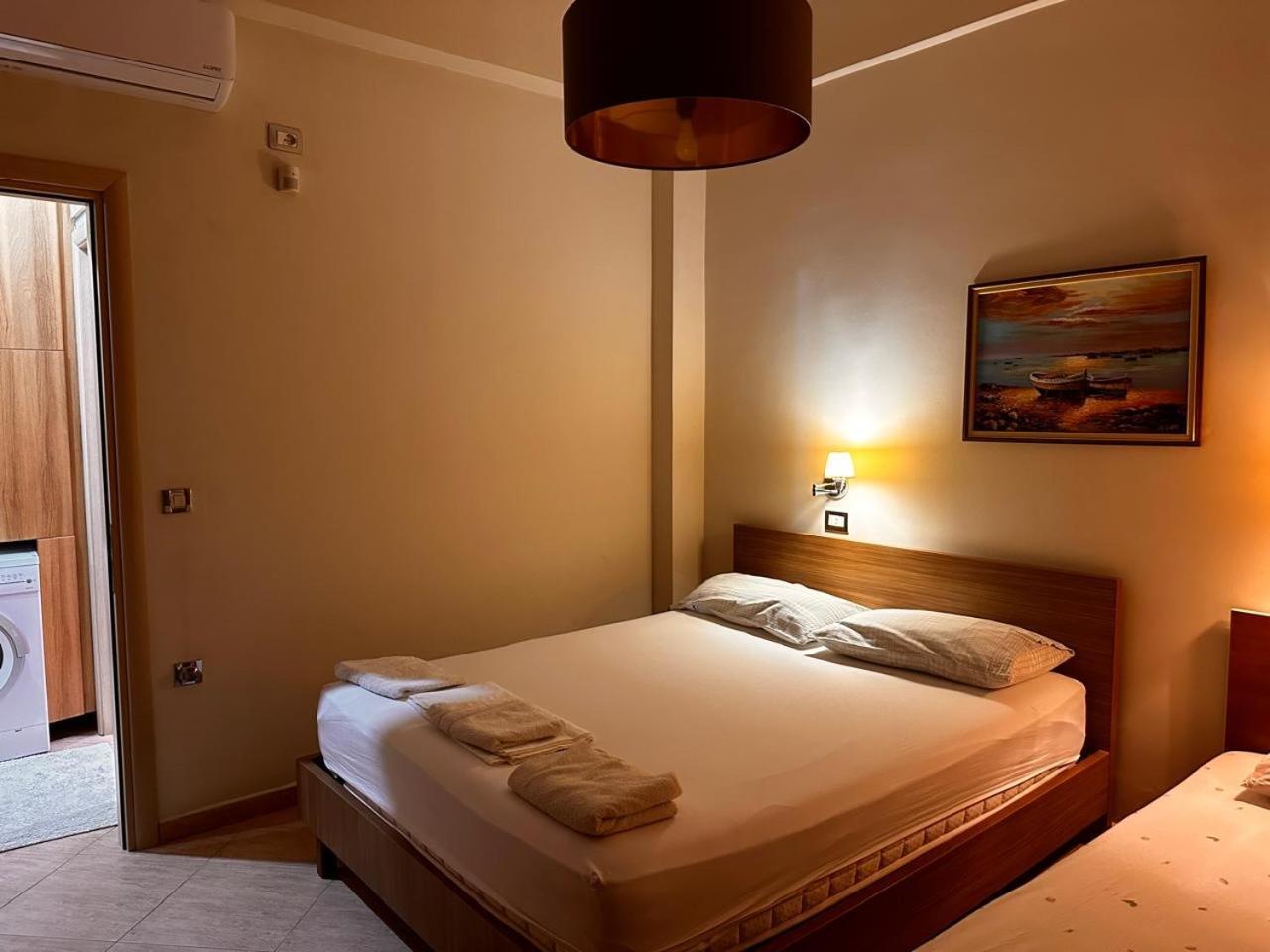 Vila Violeta 1 Vlorë エクステリア 写真